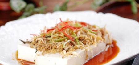  做法|美食精选：鲜椒腰花，蒸鱼头，炝菠菜，银鱼番茄豆腐的做法