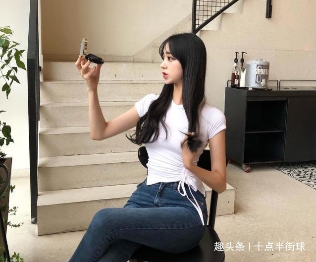 舒适|牛仔裤展现纯真的活力感,穿出独特的风格,美丽与温暖并存!