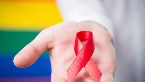  HIV病毒感染者|感染HIV病毒后，有一件事和吃药同样重要，延缓艾滋病发作
