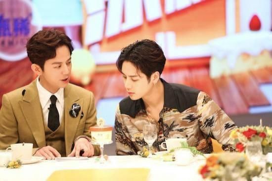  教材|演员参加综艺“观众效应”，赵丽颖是正面教材，魏大勋是反面教材