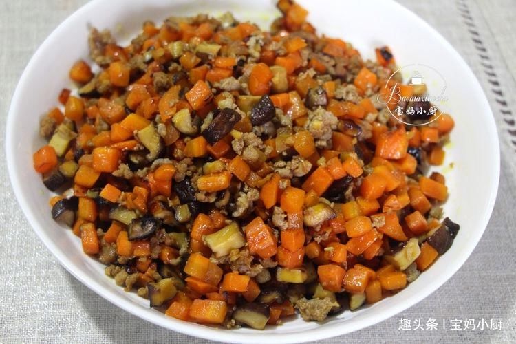  家人|勤快宝爸下厨做晚餐，4菜一汤家人喜爱，网友：吃完就后悔