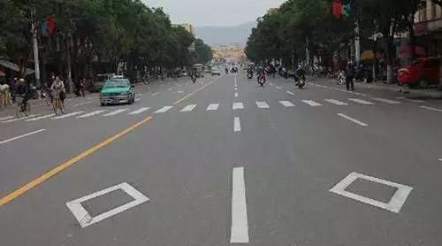  开车|路上一个标志，让车主多赔10万元，开车的请注意了