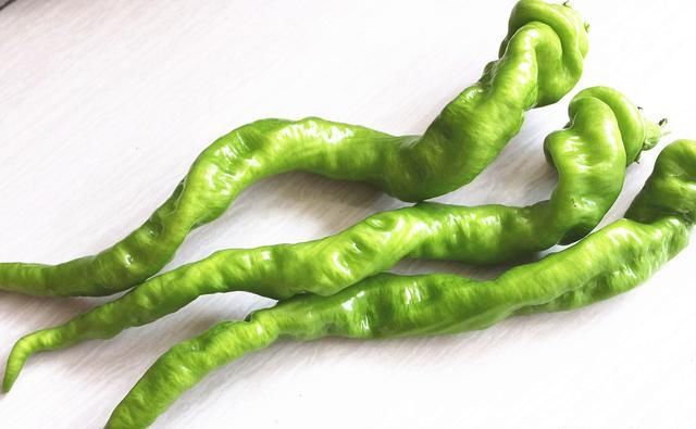  菜农|买青椒，如何区分辣的青椒和不辣的青椒？菜农教您一招，别乱买了