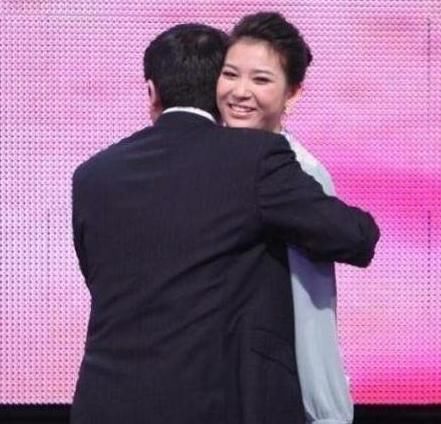  牵手|《非诚勿扰》无臂女孩，牵手成功后，下台紧接被甩的她怎样了？