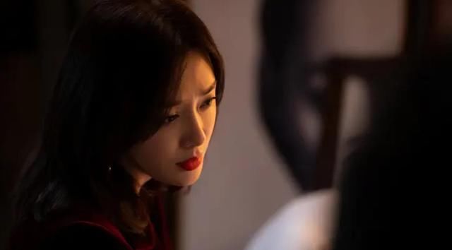  真实|秦岚被嘲讽“脸垮掉”，为什么我们容不下一个真实的人