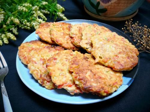 莲菜蔬菜饼|这两种食材,一个健脾一个护眼,搭配做成小饼,咬一口满嘴香!