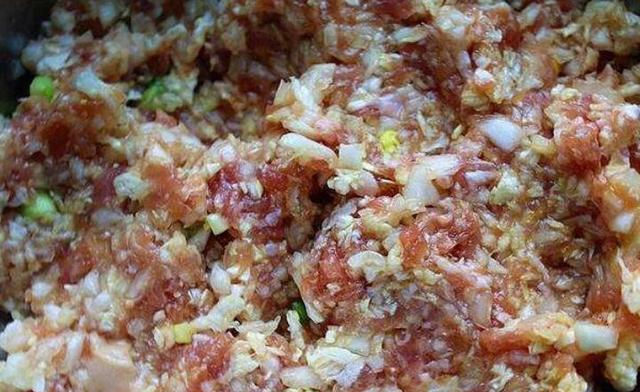  百吃|此面食我家一做就是2锅，皮薄馅大，鲜美多汁，家人都百吃不厌