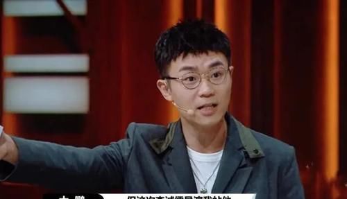 舞台上 大鹏主持翻车，他的“站队言论”，根本就没有理解李成儒的话