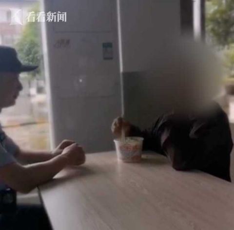 老人|稻谷熟了无人收割 老人落泪询问儿子何时释放