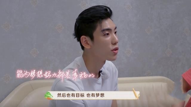  做客|小鬼王琳凯做客《未知的餐桌》，拘谨无助、瑟瑟发抖，这表情绝了