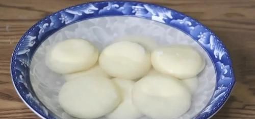  熟透|玉米面创意新吃法，水里一泡，6分钟熟透，半年不坏，比吃肉还香