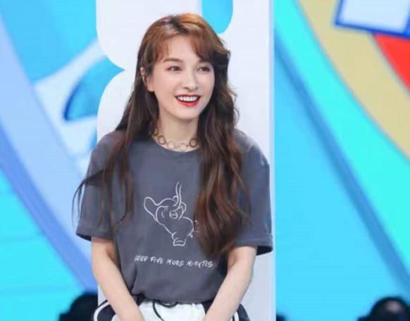  吴昕|吴昕到底有多忙？从《浪姐》到《向往的生活》，连衣服都来不及换