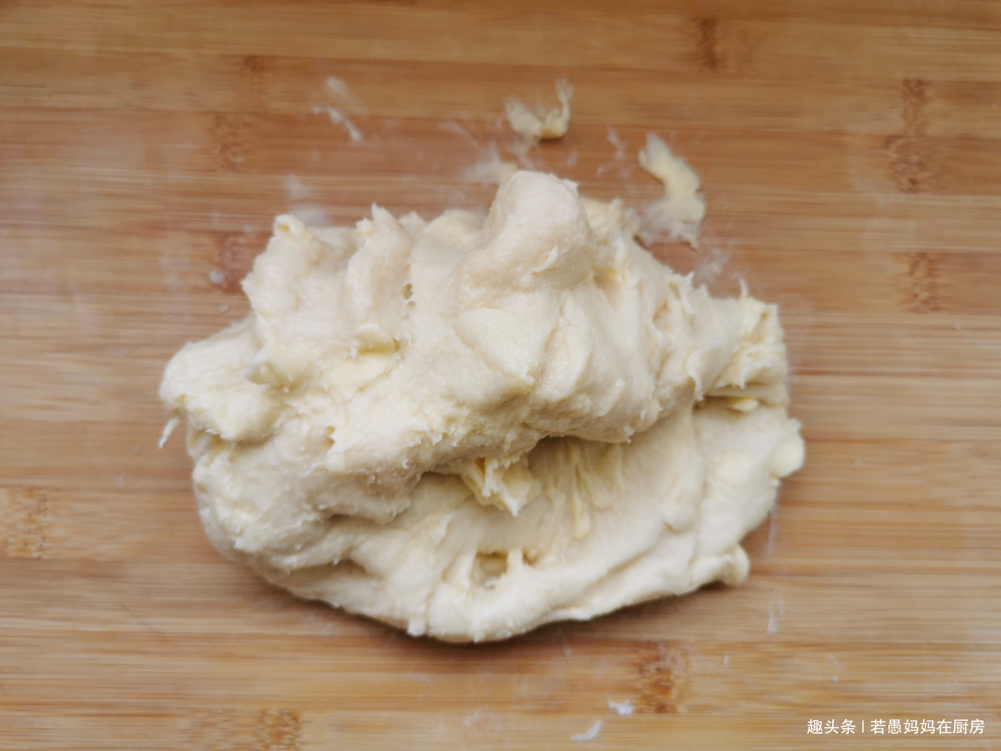 饼铛|自己在家做面包,3个动作15分钟揉出手套膜,烤箱电饼铛都能做