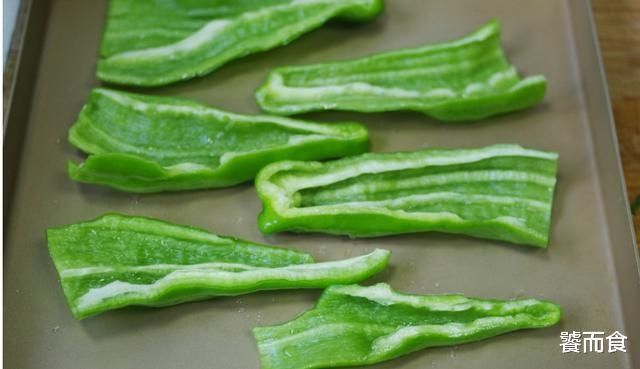 喜欢吃|青椒的独特做法，不用炒，不用煮，还不凉拌，简单好吃