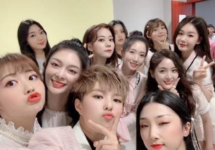  最棒|硬糖少女团专首发，R1SE集体发声力挺，翟潇闻视而不见成焦点