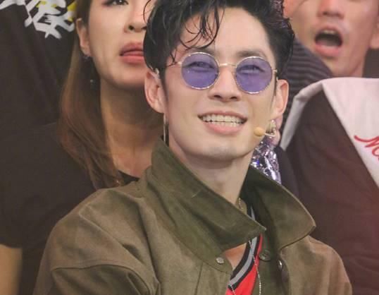  合影|这就是街舞：张萌不敢与王一博合影，总决赛易烊千玺将回归