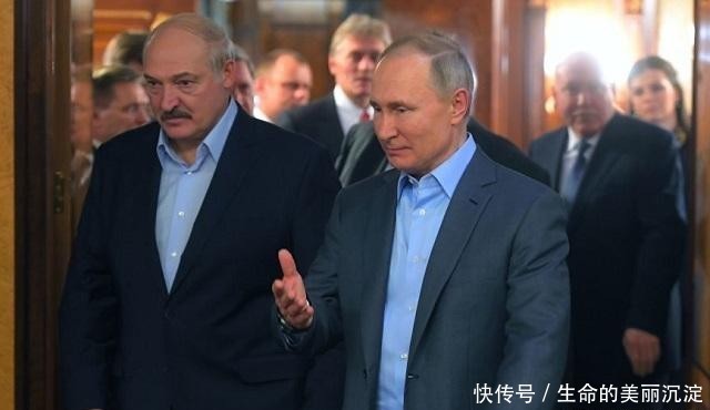 进驻|俄正规军进驻白俄罗斯,大批装甲车封锁城市,西方分裂阴谋失败