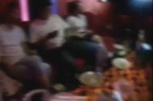 陪唱人员|歌厅花枝招展的“陪唱”，竟是男人