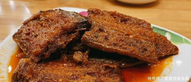 面馆|30多年来,这家面馆厚如指头,每天都挤满了人点餐