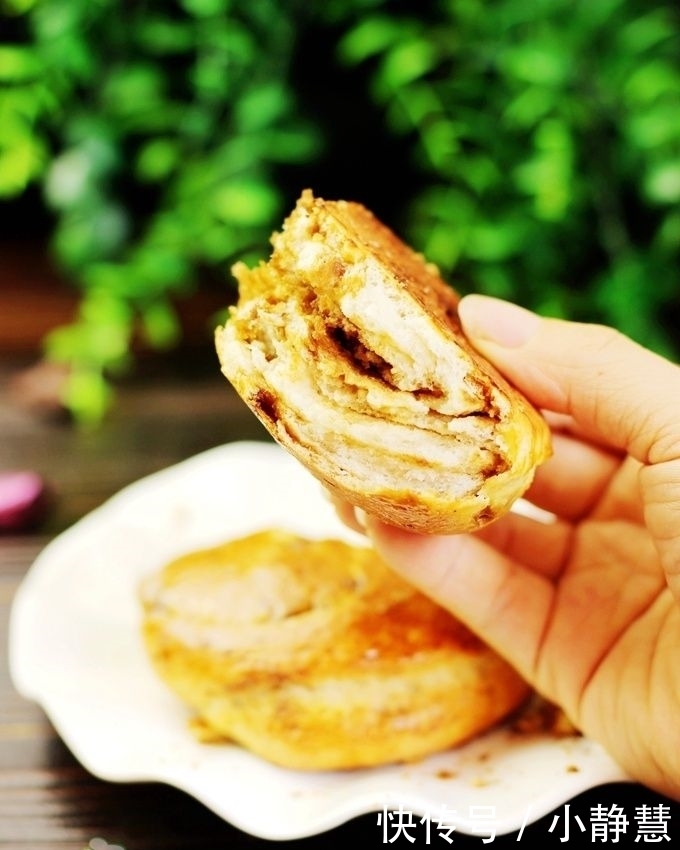  松软|千层发面饼，又出新招，又香又松软，全程不加一滴水和油