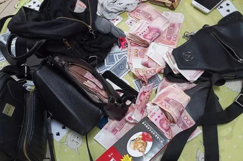  富宁|富宁一民房内29人聚众赌博，赌资6万余元！