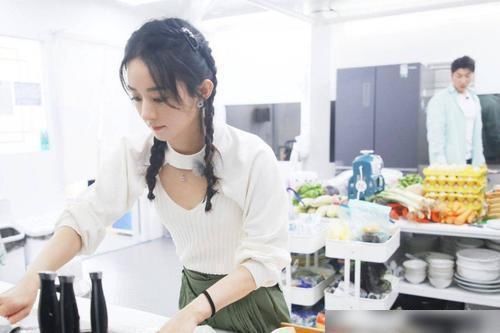  中餐厅|中餐厅4：黄晓明暂退，赵丽颖当店长状况不断，首位飞行嘉宾亮相