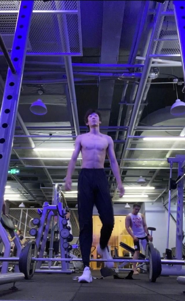  何炅|THE9团综开录，何炅助阵，4位嘉宾太强大