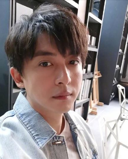  公开|《爱情公寓》最刚的李佳航公开挺刘维，但网友不买账，认清自己