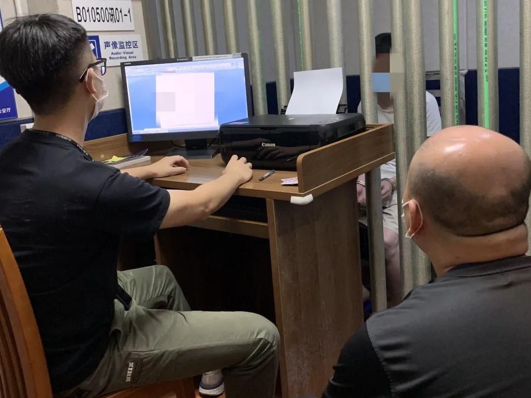  打电话|深圳市中心当街抛洒色情小卡片，这6人栽了！打电话真的能叫来美女吗？