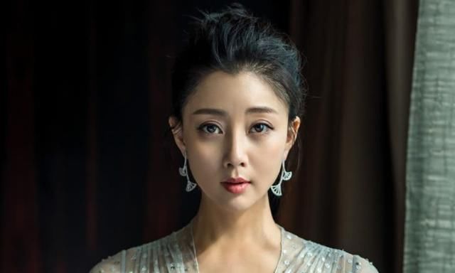  殷桃|年轻时是万人迷！中年坚持不婚不生子，今41岁的她活成人间水蜜桃