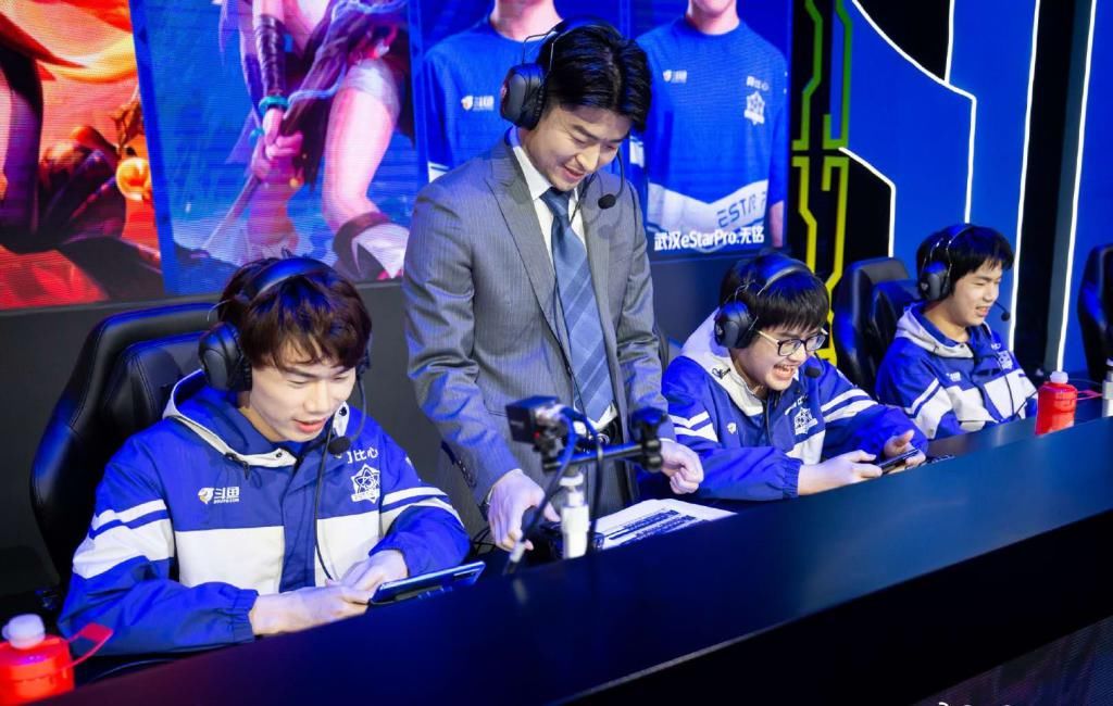  SK|SK遭久诚粉丝“爆破”，和林教练成患难兄弟，明星选手真不敢“惹”！