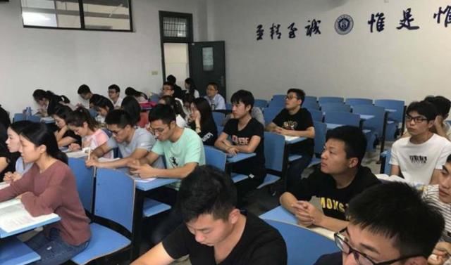  新生|大一新生：上了大学才知道的4个真相，学妹泪奔：恋爱还是要趁早