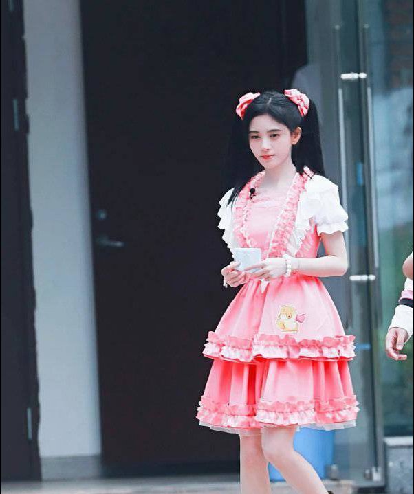 发型|辣妈变少女的发型，首选双马尾，杨幂郑爽都换上了，让你美过初恋