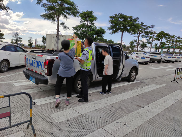  卫生间|旅客疑似精神病发作 横陂服务区紧急施援手