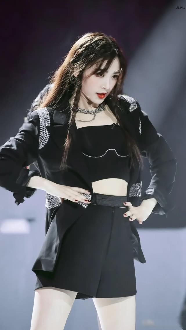  引热议|《乘风破浪》公演，张含韵非洲舞solo第一引热议，网友：实至名归！