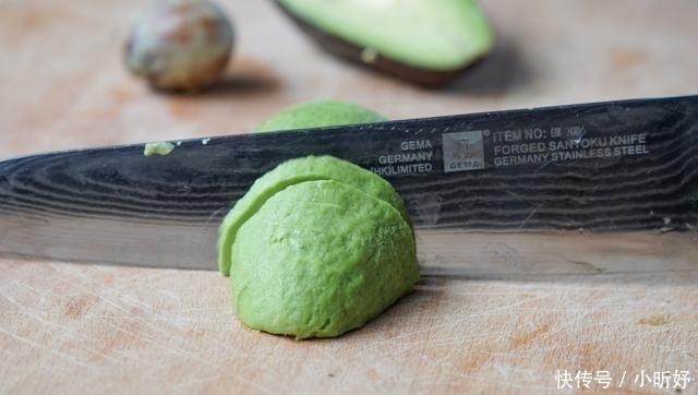 多汁|鸡胸肉又老又柴吃不下?试试这样做,鸡胸肉鲜嫩多汁,成抢手货