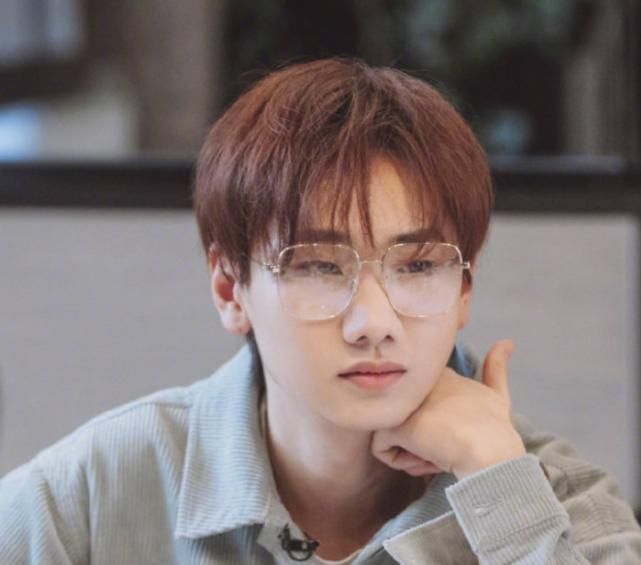  实力|网传李荣浩加盟“好奇夜”，嘉宾阵容豪华，看到蔡徐坤追定了！