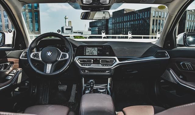  逃不出|逃不出“真香”定律！最便宜的宝马3系长轴版，开起来什么感觉？