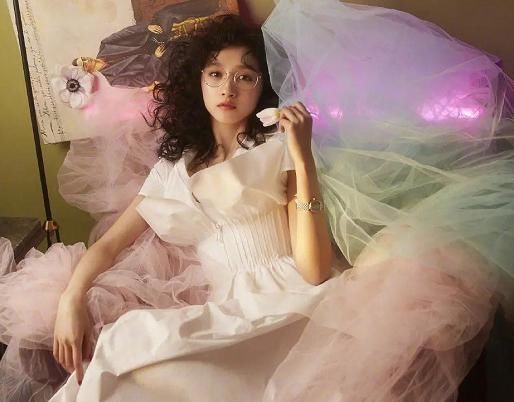  段振宇|二十不惑演员戴眼镜，段振宇像算命先生，看到罗艳：一眼万年！