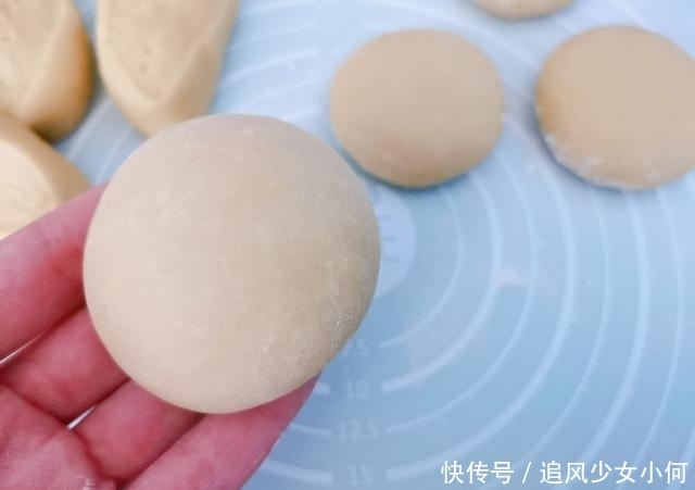 不用|只需面粉和鸡蛋,在家也能做面包,不用蒸不用烤,比蛋糕还好吃