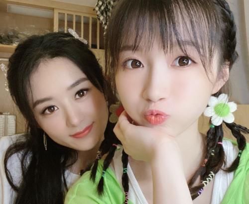  看清|李浩菲晒合影，赵丽颖不是重点，看清身后女助理，3秒内求她所有信息