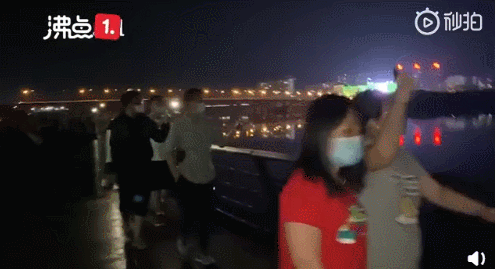 大哭|公交司机蓄意报复、痛失9000万男子大哭:总有一种爱温暖你