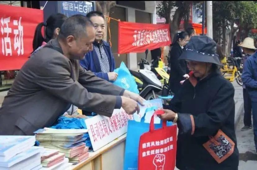 汉子|普法35年，这位彝家汉子让法治意识遍及彝州！