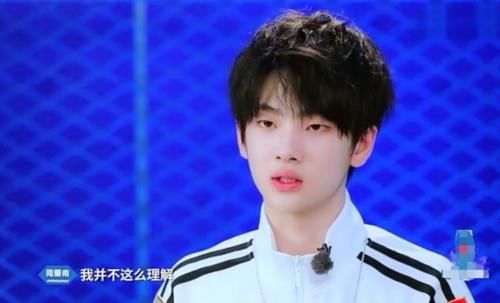  资格|周震南DISS说唱圈怪像，遭艾福杰尼回怼，网友坦言“他没资格”