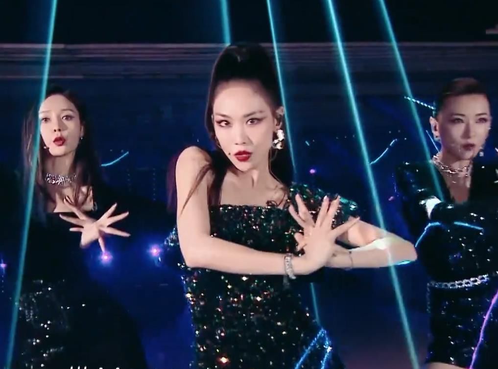  次公演后|《乘风破浪的姐姐》沈梦辰淘汰王霏霏自责，吴昕冲出现场，万茜厉害了