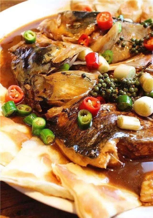 5克|家庭版鱼头泡饼,咸鲜微辣,肉香滑嫩,用饼蘸着吃相当巴适