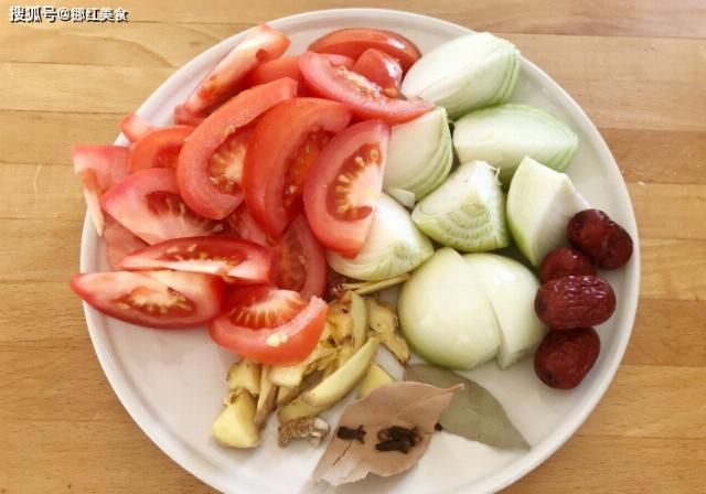 鲜香|炖牛排骨千万别焯水，乱用香料，这方法简单好用，软烂鲜香！