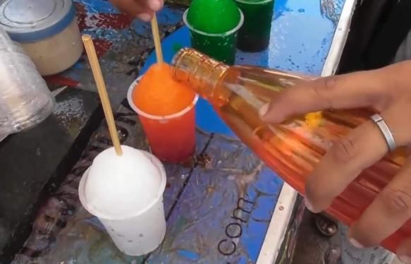  色素|印度人制作冰棍，恒河水加色素，就行了！网友：看得我肚子疼