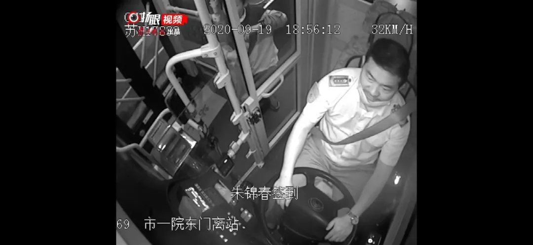 朱师傅|小男孩第一次坐公交却坐反方向！司机一句话让结局很暖