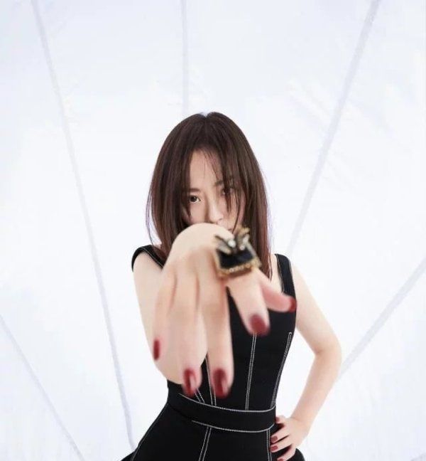  亮相|张靓颖突破亮相说唱综艺，被赞衣品大变好看，素颜也美丽